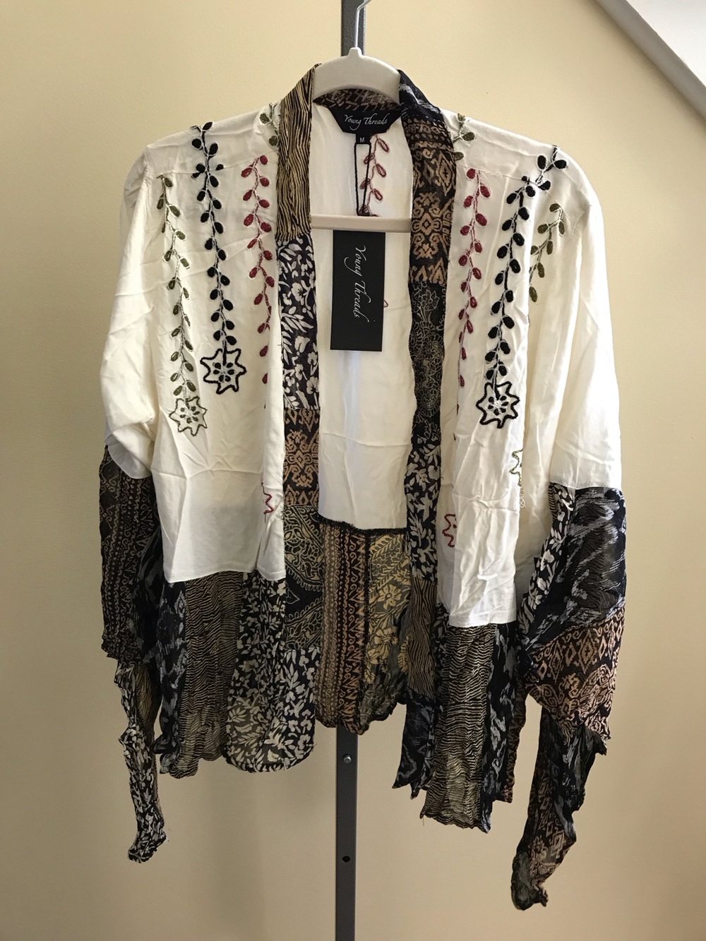 YOUNG THREADS NWT Kimono Cream Black Embroidered Size Small -